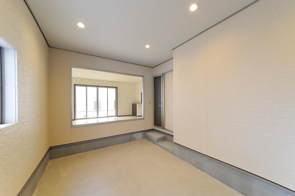 Parking lot. No.4 buildings Built-in garage (2013 3