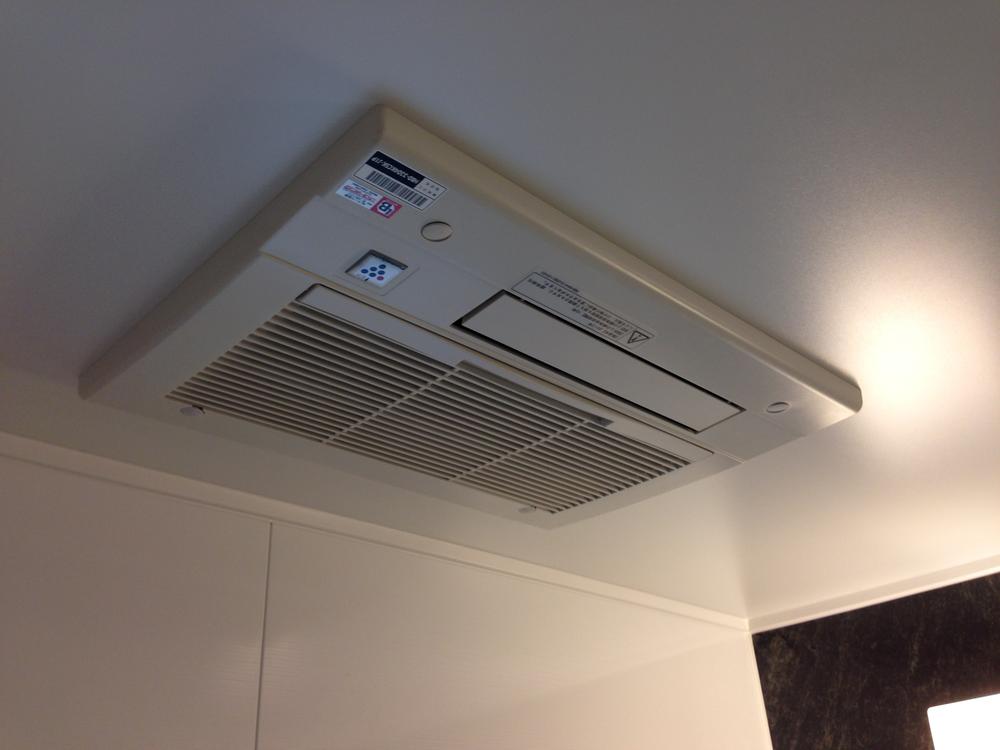 Cooling and heating ・ Air conditioning. Standard equipment Gas bathroom dryer is in the unit in the bus. Eliminate the anxiety of laundry, even the rainy season. heating ・ Also Deki regulating the temperature of the whole in the bathroom because the cold air.