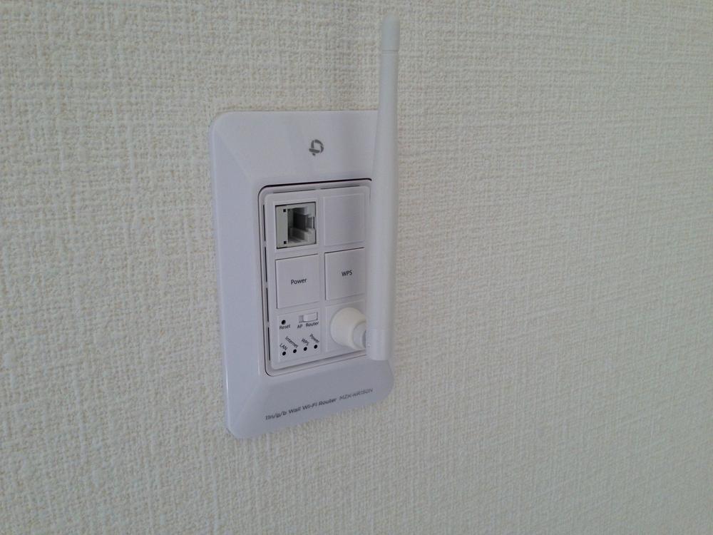 Other Equipment. So that no matter where the house can enjoy the network environment, Pre-equipped with a Wi-Fi access point on the first floor and the second floor. Utilizing the network, We propose a new life style (all building standard equipment ・ Pull-construction work, such as optical cable is required separately)