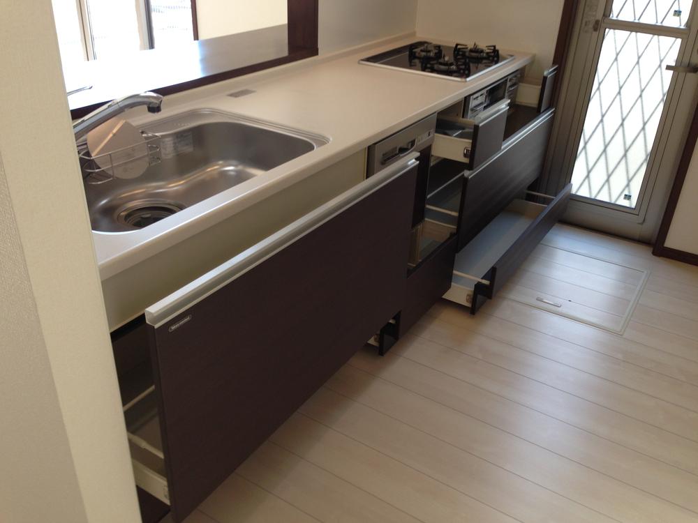 Kitchen. Type I kitchen of width 2550. Visibility in the slide type of two-stage, Storability preeminent.