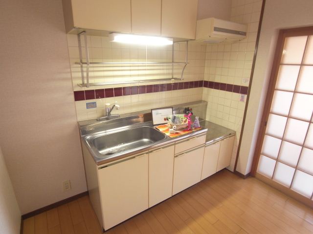 Kitchen. Gas stove can be installed kitchen