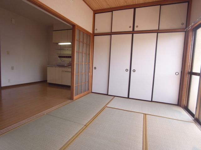 Living and room. 6 Pledge Japanese-style room