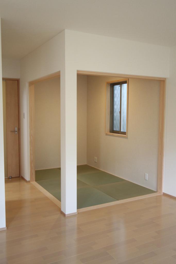 Living. We have prepared a tatami space is next to the living