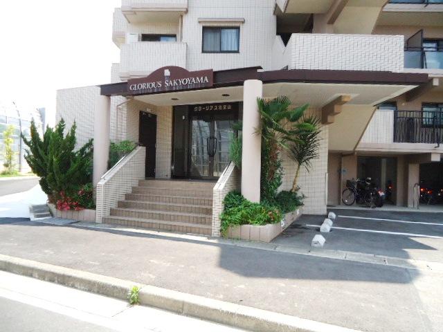 Entrance. Common areas