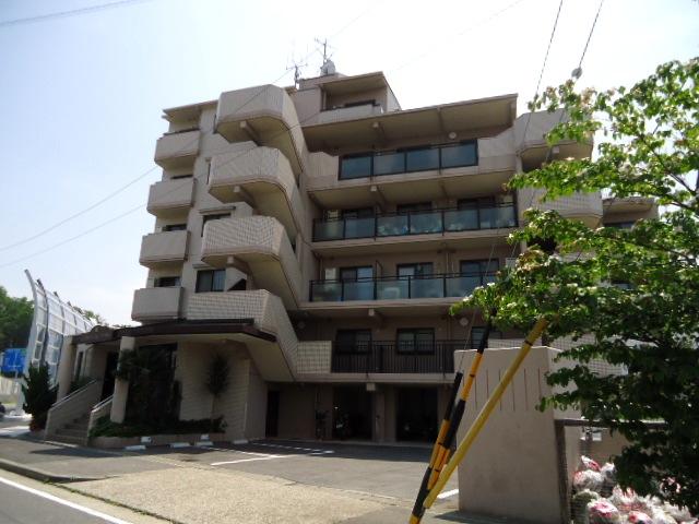 Local appearance photo. Local (10 May 2013) Shooting