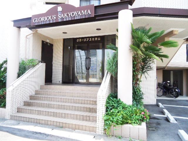 Entrance. Common areas