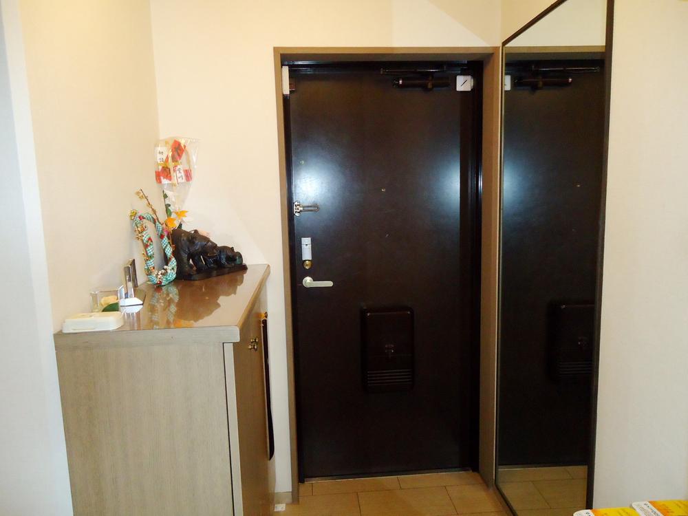 Entrance. Local (10 May 2013) Shooting