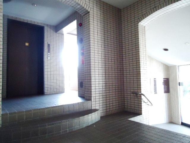 Entrance. Common areas