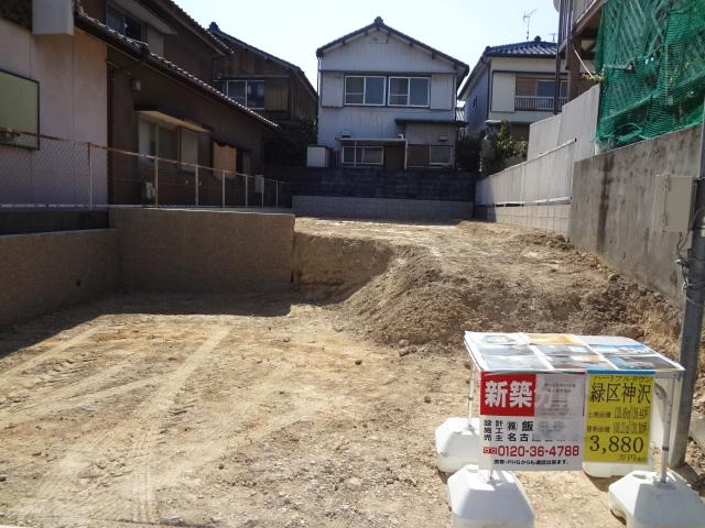 Local photos, including front road. Parallel parking 2 units can be. Pre-ground survey.