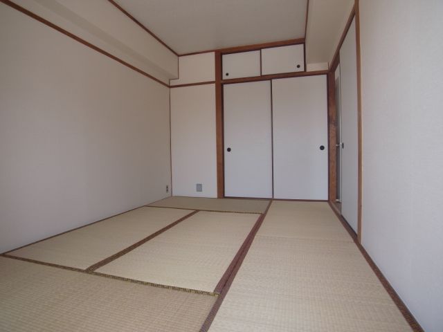 Living and room. Japanese-style room 6 quires