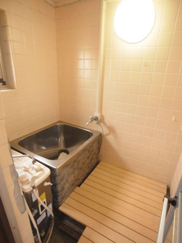 Bathroom. Indoor (11 May 2013) Shooting