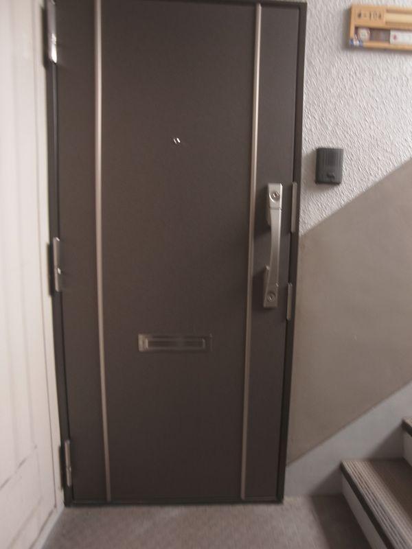 Entrance. Local (11 May 2013) Shooting