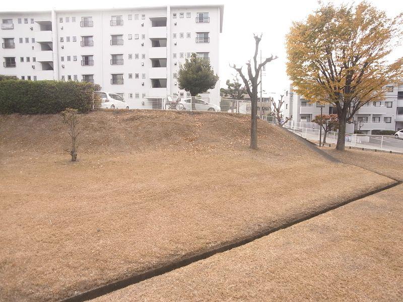 View photos from the dwelling unit. View from the site (November 2013) Shooting