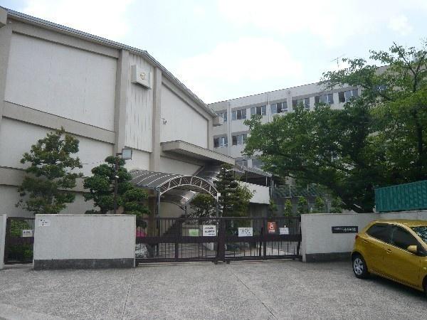 Junior high school. 560m to Nagoya Municipal Kanzawa junior high school