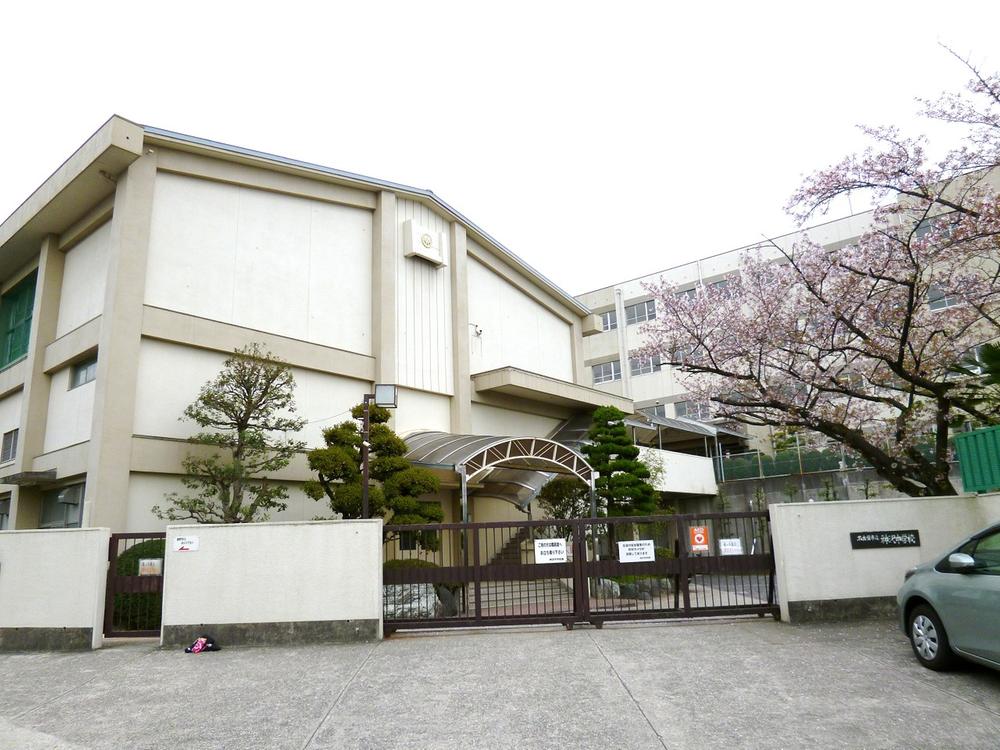 Junior high school. 783m to Nagoya Municipal Kanzawa junior high school