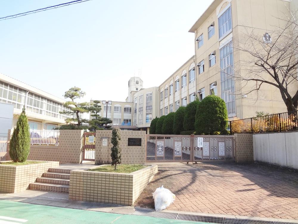 Primary school. 900m to Nagoya Municipal Tokushige Elementary School
