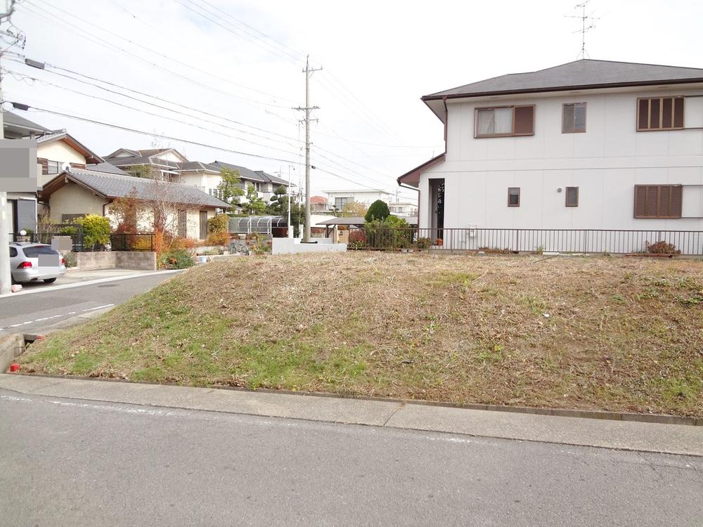 Local photos, including front road. Local (12 May 2013) Shooting