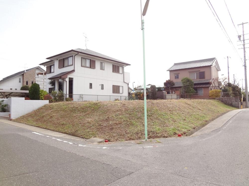 Local photos, including front road. Local (12 May 2013) Shooting