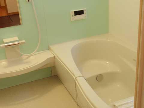 Bathroom. It is a warm shade of the bath.