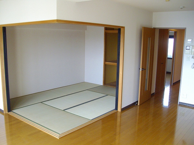 Other room space. I, It's ease of use seems to be Japanese-style room