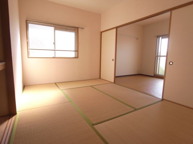 Living and room. 6 Pledge Japanese-style room