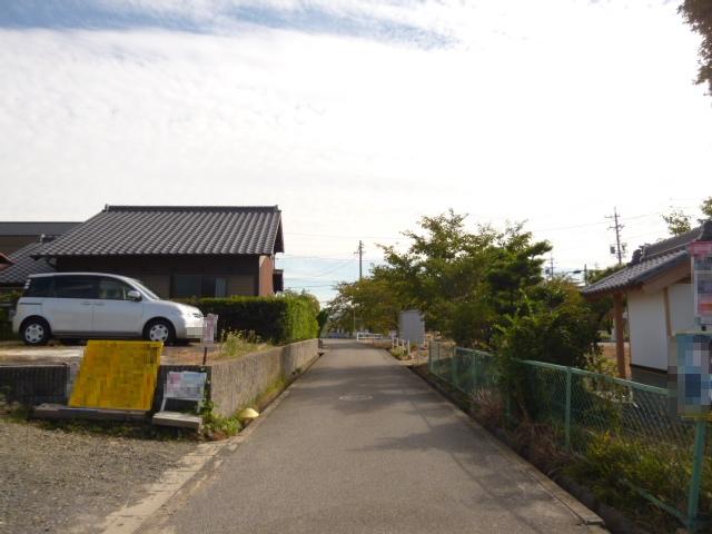 Local photos, including front road. Frontal road 2013 October 17, shooting