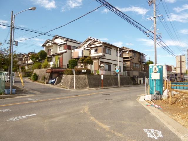 Local photos, including front road. Frontal road 2013 October 17, shooting