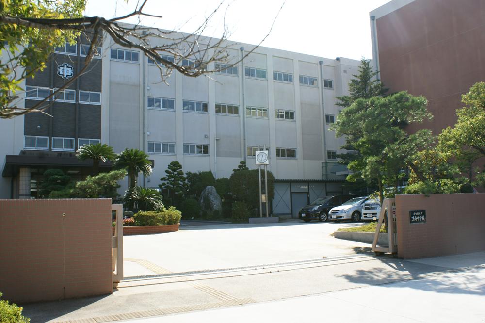 Junior high school. 800m to Nagoya Municipal Narumi junior high school