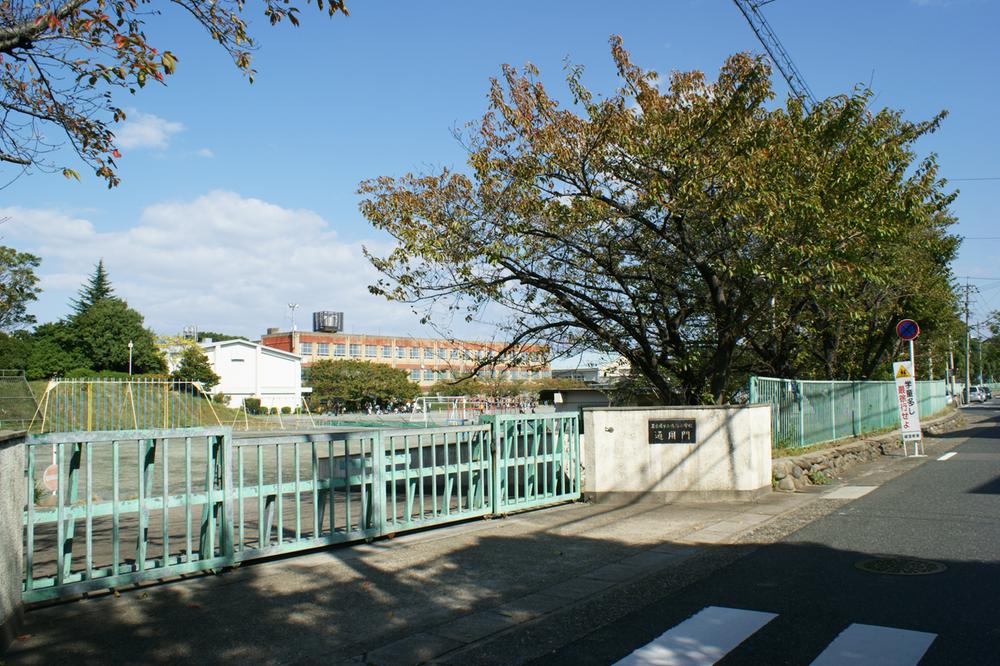 Primary school. 810m to Nagoya Municipal Narumi Elementary School