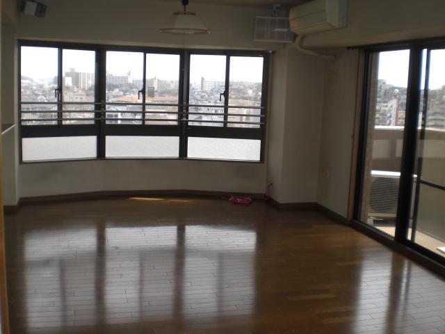 Living. About 14.4 Pledge of spacious living