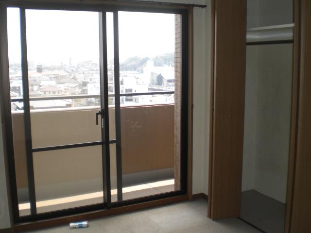 Non-living room. East side Western-style (it is the rising sun of light feels good)