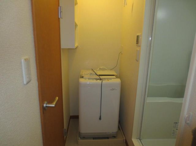 Other room space. With washing machine
