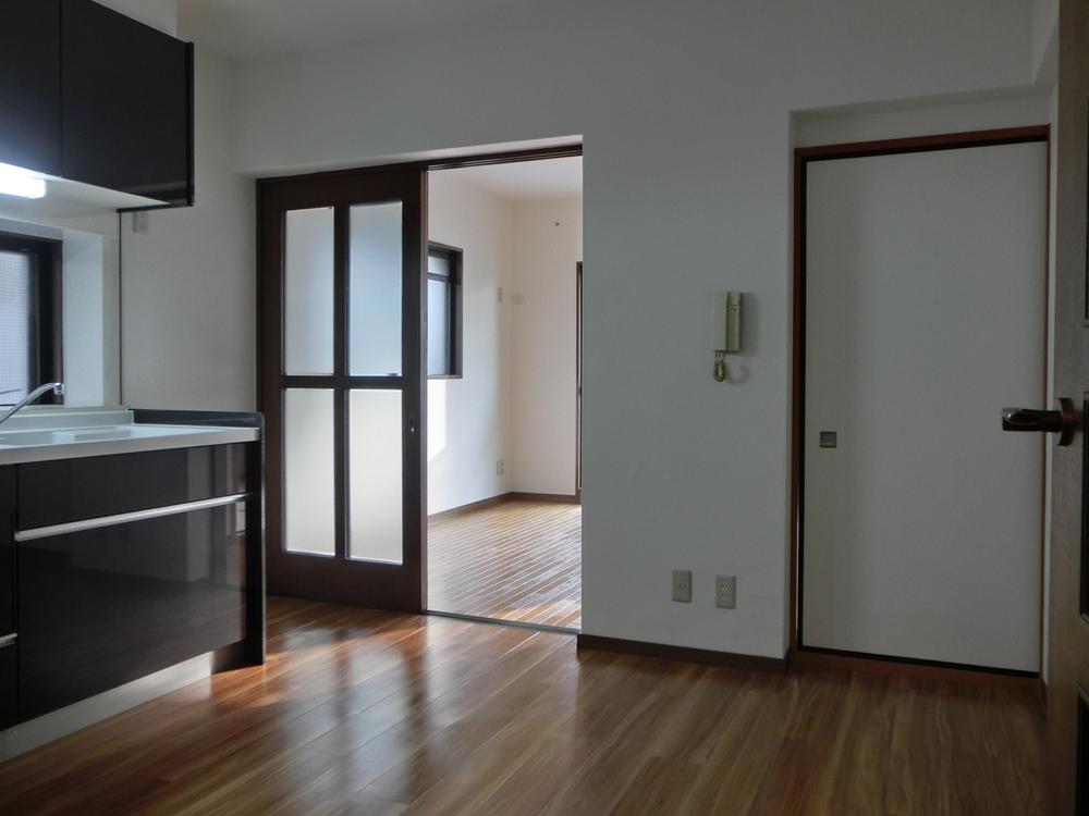 Living.  ■ Dining (October 2013 shooting)