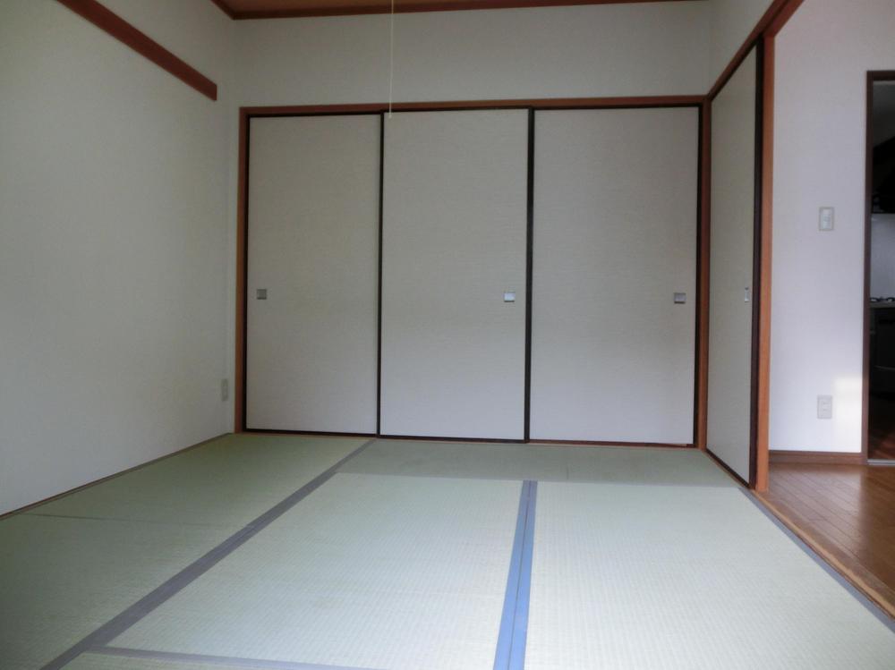 Non-living room.  ■ Japanese-style room 6 Pledge: tatami replaced. ☆ (October 2013 shooting)