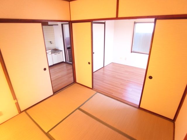 Living and room. Japanese-style room 4.5 Pledge