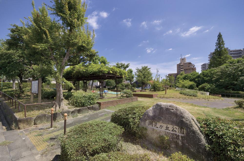 park. I'm happy to 10m Parenting family to Shiomigaoka park, Living environment park is in the front of the eye