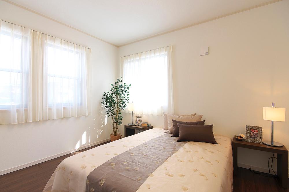 Model house photo. No.3 buildings Bright east angle main bedroom (October 2013 shooting)