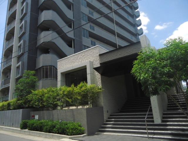 Entrance. Common areas