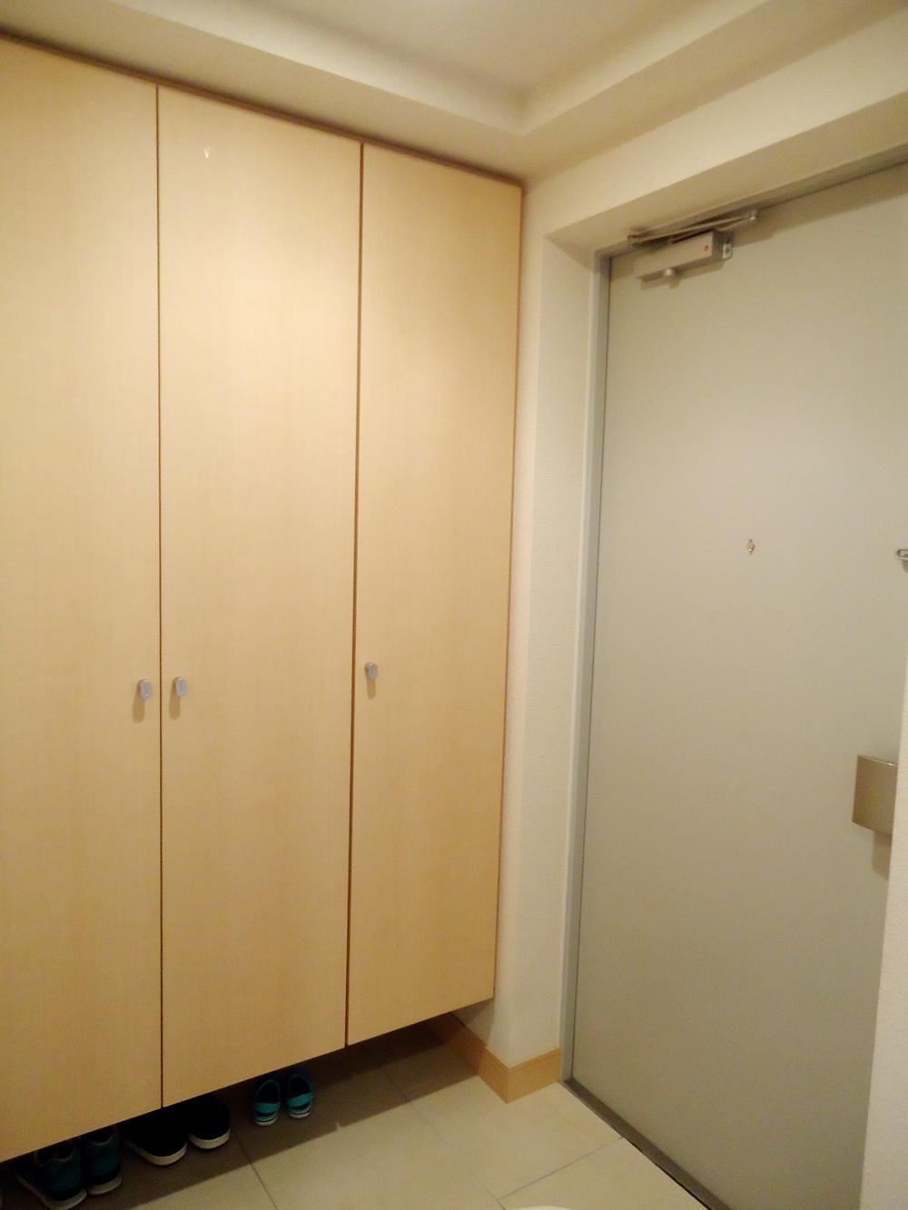 Entrance. Local (09 May 2013) Shooting