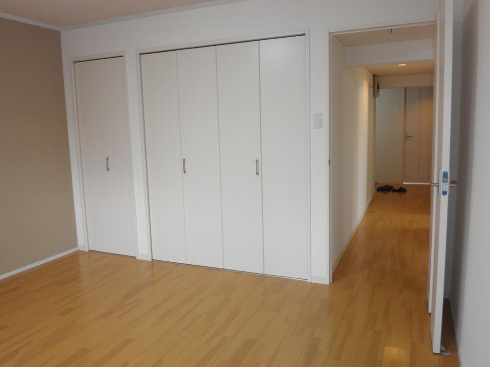 Non-living room. Indoor (12 May 2013) Shooting