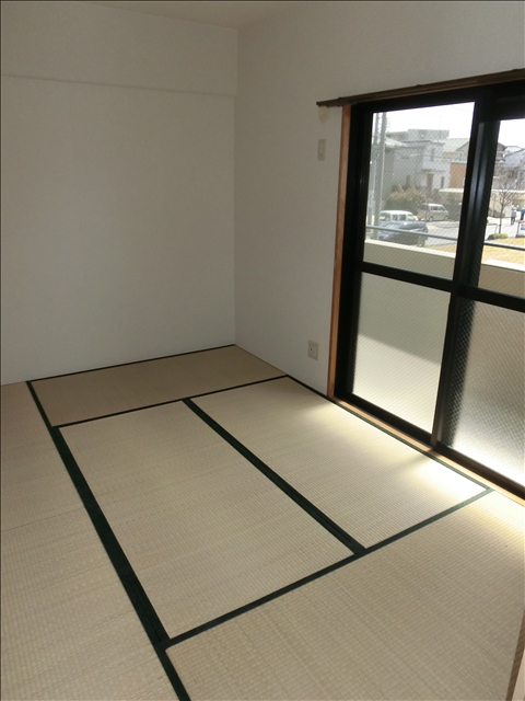 Other room space. It is the south side Japanese-style room