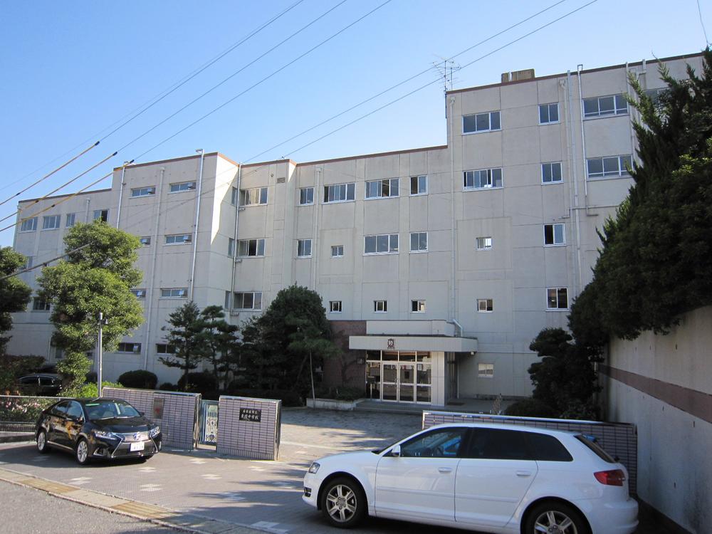 Junior high school. 267m to Nagoya Municipal Toryo junior high school