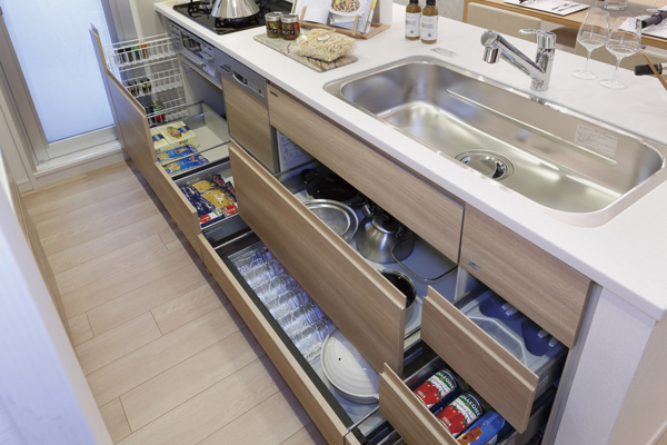 Kitchen.  [Sliding storage] Adopt a sliding housing to draw each cabinet. It is also useful in and out of the back of the storage product. further, It closes in quiet with soft-close function (same specifications)