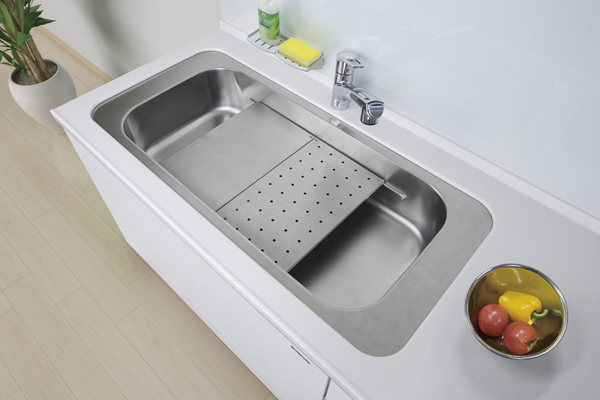 Kitchen.  [Utility sink] Sink that combines a middle space that can be used in the company's conventional than about 10cm wide sink and multi-purpose. Such as cooking plate can be installed in the sink middle, Secure a large work space. You can maximize the use of limited space (same specifications)