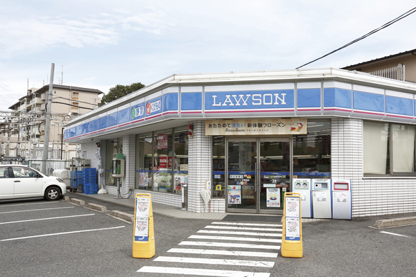 Surrounding environment. Lawson Konarumi store (2-minute walk ・ About 90m)