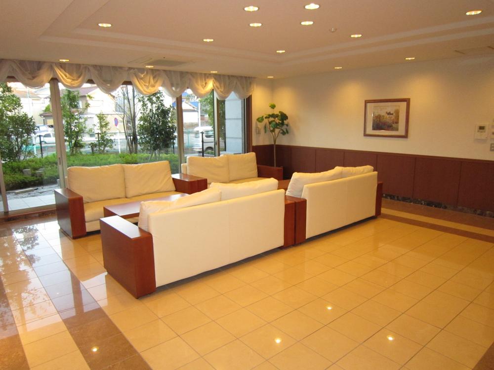 Entrance. Common areas