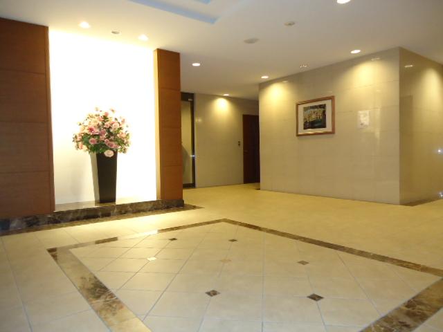 Entrance. Common areas
