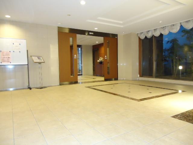 Entrance. Common areas