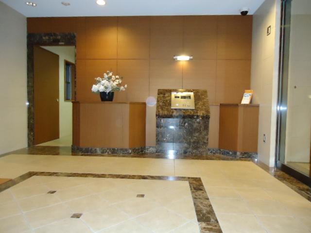 Entrance. Common areas