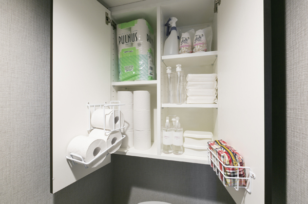 The toilet of the storage shelf, It takes out easily devise a toilet paper. Consideration is in good condition